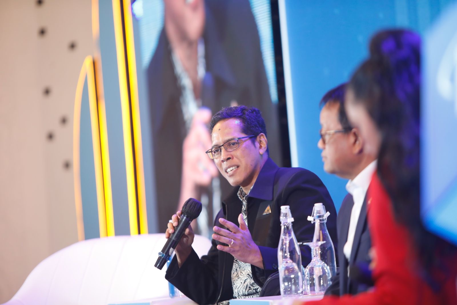 Ketua Bidang Hubungan Industri Perhimpunan Ahli Pertambangan Indonesia (PERHAPI), Ardhi Ishak Koesen, menyampaikan pandangannya dalam Panel Discussion I bertajuk “Embracing Sustainable Mining Practices to Build a Sustainable Future” dalam Kabarbursa Economic Insight 2025 di Le Meridien, Jakarta Pusat, Rabu, 26 Februari 2025. Foto: KabarBursa/Abbas Sandji.