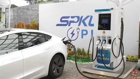 Stasiun Pengisian Kendaraan Listrik Umum (SPKLU). (Foto: Dok PLN)