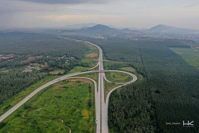  Jalan Tol Trans Sumatera (JTTS) harus mampu menghubungkan kawasan produksi dengan kawasan distribusi, mempermudah akses ke destinasi wisata, mendongkrak lapangan kerja, serta mengakselerasi perekonomian rakyat. Foto: dok. HK