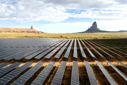 Energi hijau dan energi terbarukan menjadi pembahasan penting untuk keberlanjutan energi. Foto: Getty Image.