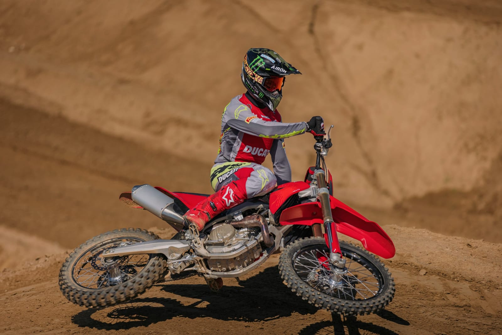 Ducati resmi terjun ke dunia motorcross dunia dengan meluncurkan Desmo450 MX sebagai motor off-road pertamanya dalam sejarah. (Foto: doc Ducati) 
