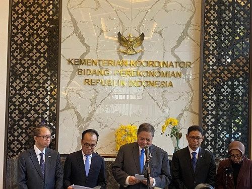 Menteri Koordinator Perekonomian Airlangga Hartarto saat Konferensi Pers Perkembangan dan Persiapan Pertemuan dengan Pemerintah Amerika. Foto: Yubi/KabarBursa.com