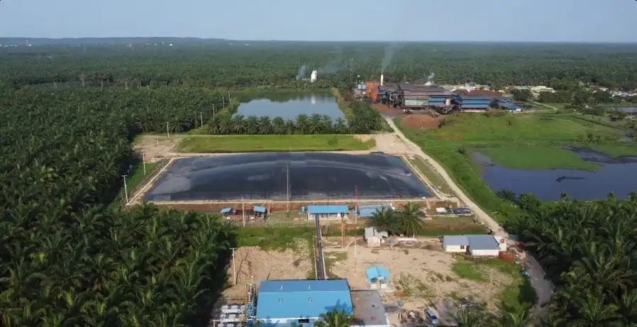 PLTBg Ujung Batu milik PT Hero Global Investment Tbk (HGII) berlokasi di Desa Sukadamai, Kecamatan Ujung Batu, Kabupaten Rokan Hulu, Provinsi Riau.
