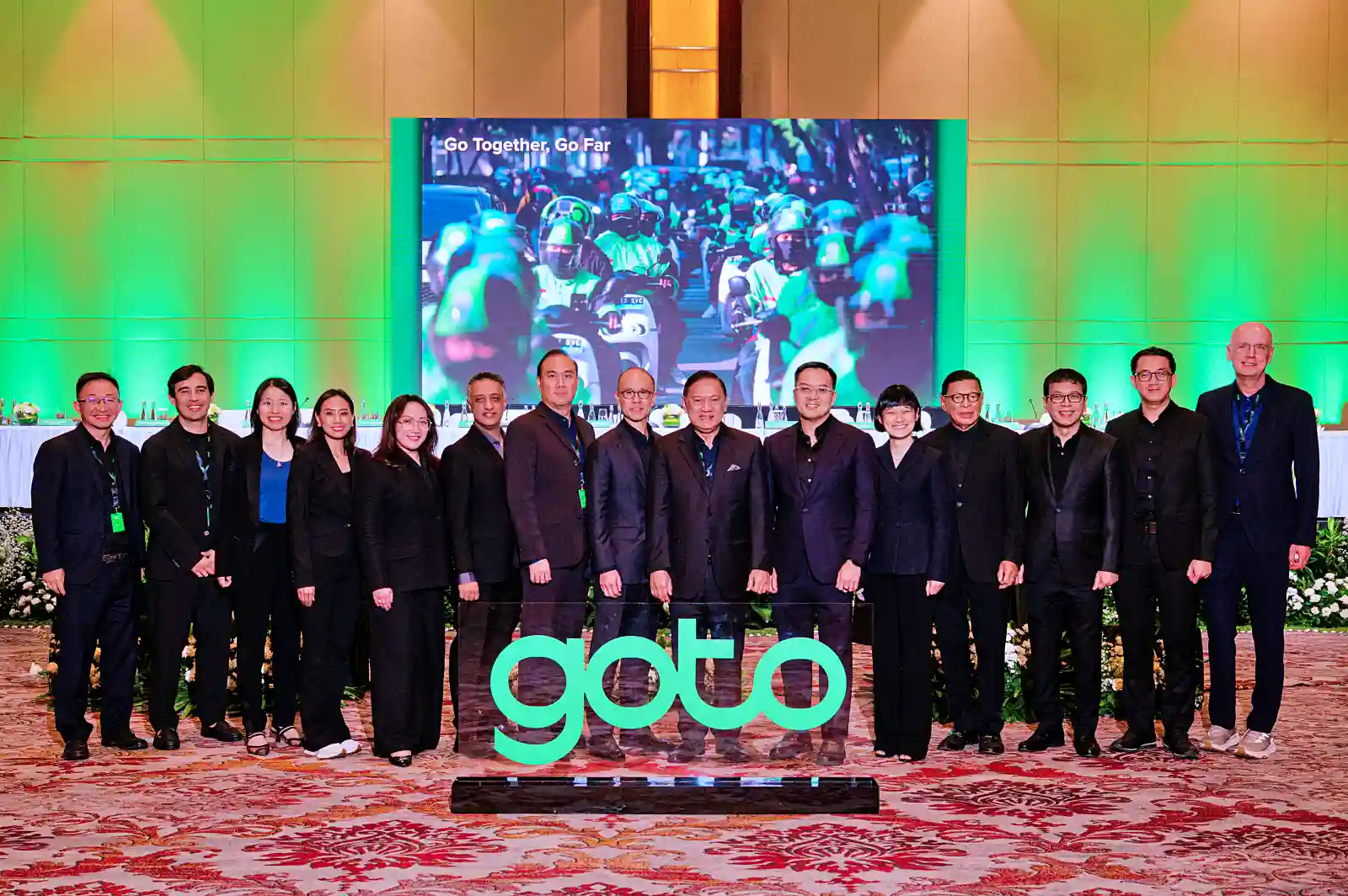 Jajaran komisaris dan direksi PT Gojek Tokopedia atau GOTO usai menggelar RUPS dan RUPSLB di The Ritz Carlton, Pasific Place, Jakarta pada Rabu, 18 Juni 2025. (