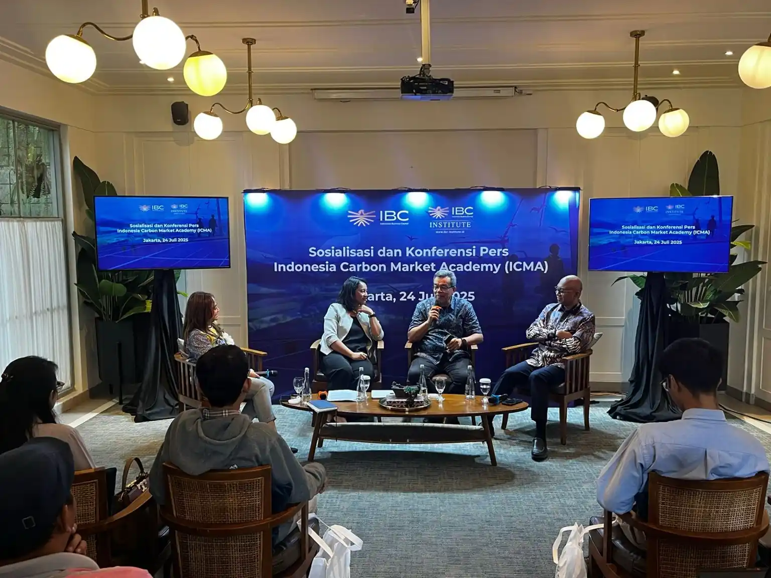 Diskusi Indonesia Carbon Market Academy (ICMA) yang berlangsung di Jakarta, 24 Juli 2025. Forum ini membahas tantangan dan peluang pengembangan pasar karbon di Indonesia, dengan menekankan pentingnya inklusivitas, integritas proyek, serta kolaborasi lintas sektor. Foto: KabarBursa/Dian Finka.