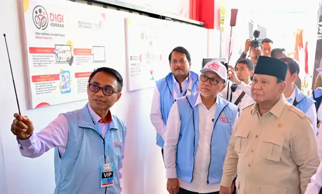 Presiden RI Prabowo Subianto beserta jajaran Menteri saat Peresmian Program Koperasi Desa/Kelurahan Merah Putih (KDMP) di Desa Bentangan, Klaten, Jawa Tengah.