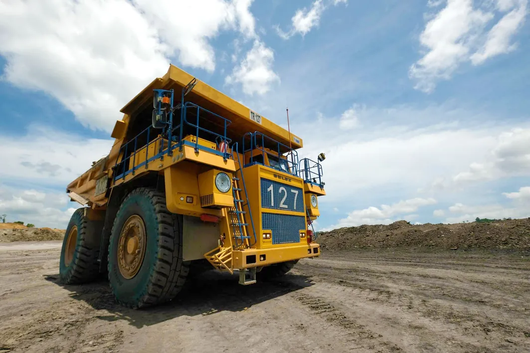 Ilustrasi - Dump truck milik PT Indo Tambangraya Megah Tbk. Foto: Dok ITMG.