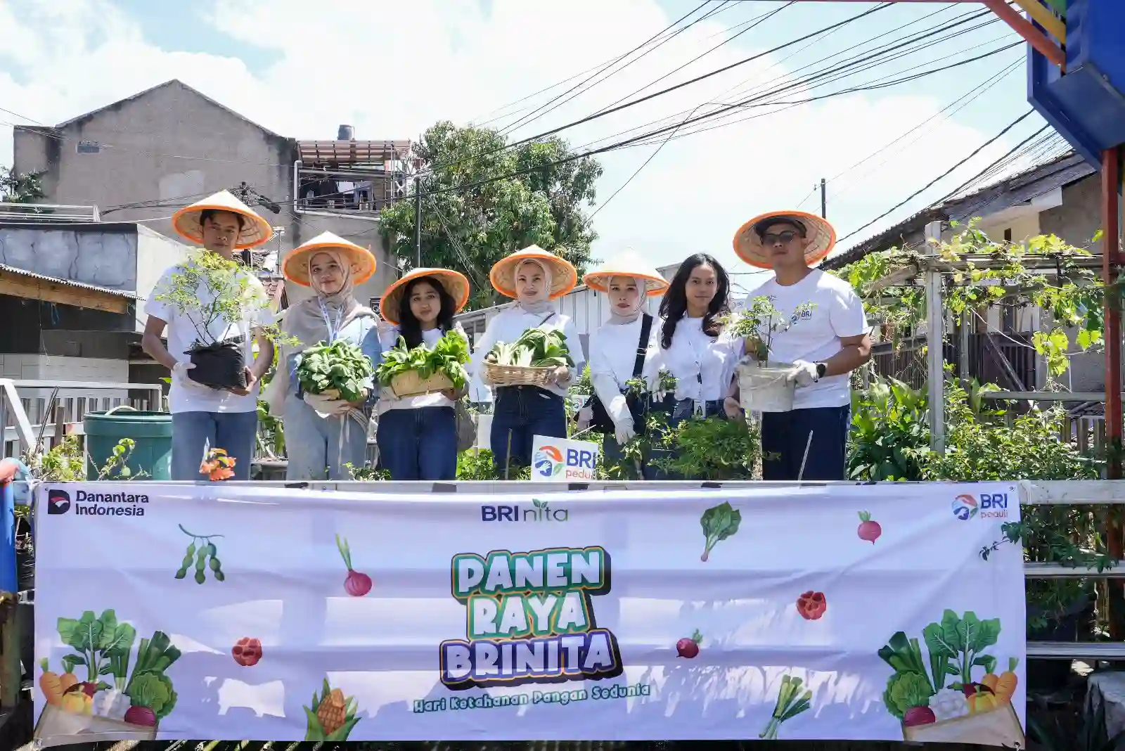 BRI Peduli rayakan Hari Pangan Sedunia lewat Panen Raya BRInita di Bandung, dorong urban farming dan ketahanan pangan hingga dampak positif bagi lingkungan serta masyarakat. Foto: dok. BRI