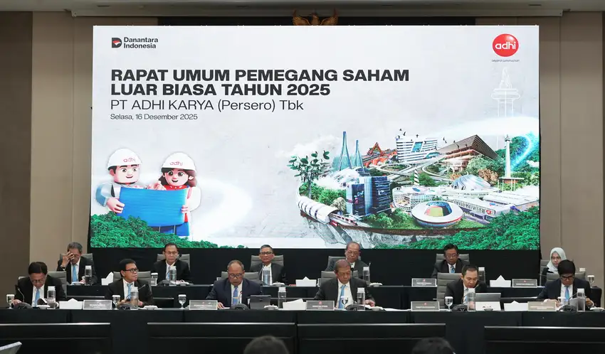 Para pemegang saham PT Adhi Karya (Persero) Tbk (ADHI) akhirnya memberikan lampu hijau terhadap rencana penyesuaian regulasi holding