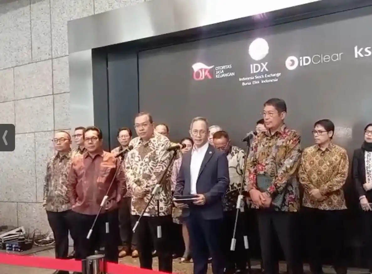 OJK dan BEI saat menggelar konferensi pers di Jakarta (Foto: Desty Luthfiani/KabarBursa.com) 