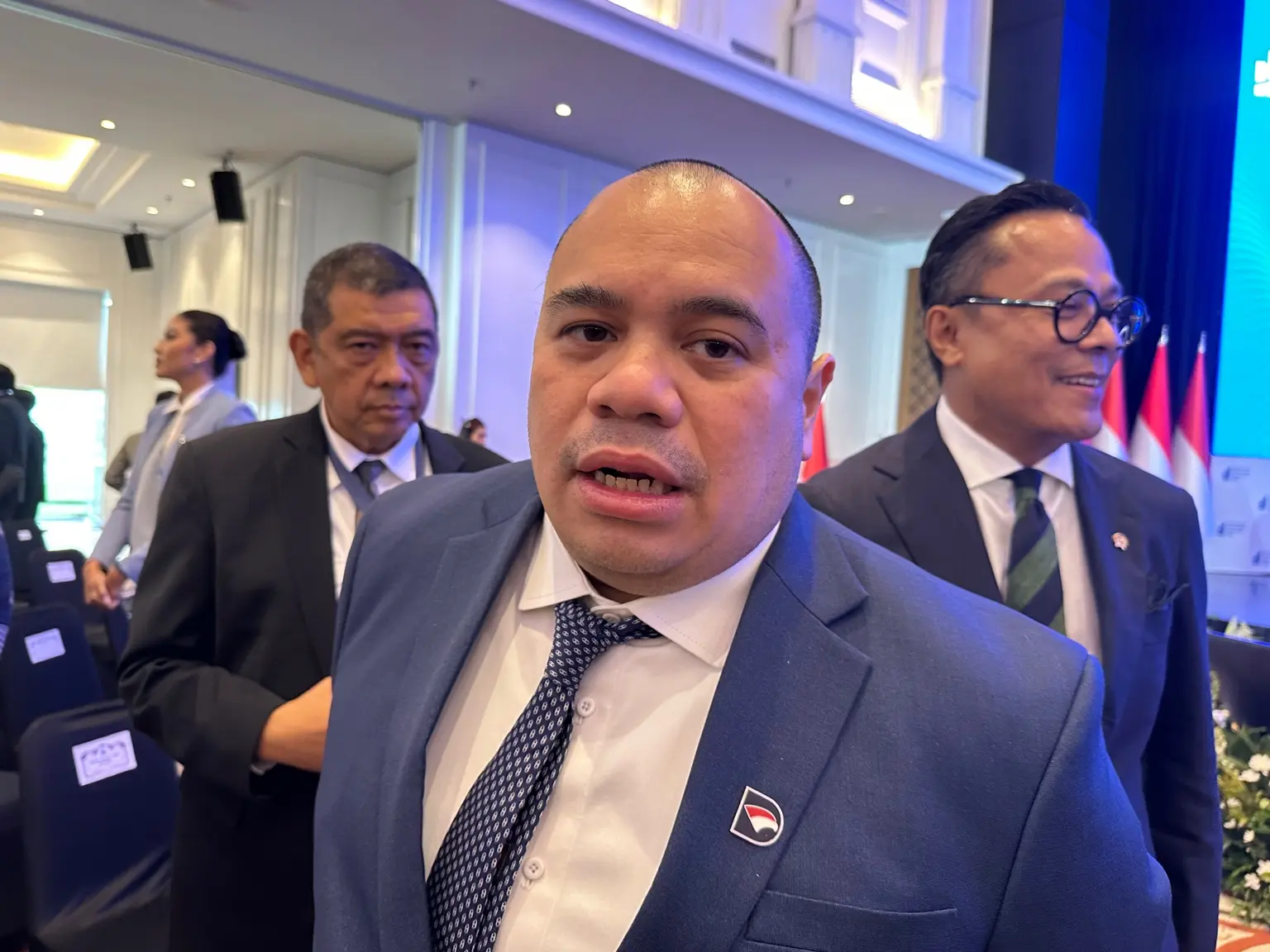 Chief Investment Officer (CIO) Danantara Indonesia Pandu Sjahrir memberikan keterangan kepada KabarBursa.com usai menghadiri forum Indonesia Economic Outlook 2026 di Wisma Danantara, Jakarta Selatan, Jumat, 13 Februari 2026. Pandu menegaskan Danantara tidak berperan sebagai market maker di bursa, melainkan fokus berinvestasi pada perusahaan sektor energi baru terbarukan dan waste to energy yang memiliki fundamental kuat dan prospek pertumbuhan jangka panjang. Foto: Alpin Pulungan/KabarBursa