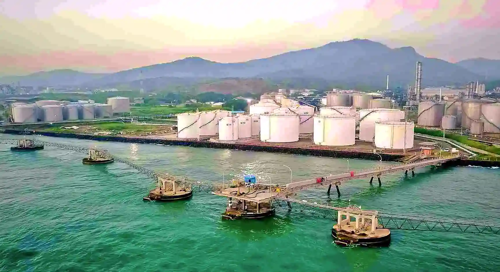 KABARBURSA.COM – PT Chandra Asri Pacific Tbk (TPIA) mencatat laba bersih USD1,448 miliar sepanjang 2025, berbalik dari rugi USD56,5 juta pada tahun sebelumnya. (Foto: Dok. Chandra Asri)