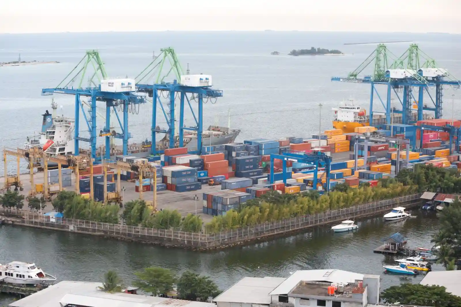 Ilustrasi penurunan harga minyak menekan ekspor RI. Foto: dok KabarBursa.com