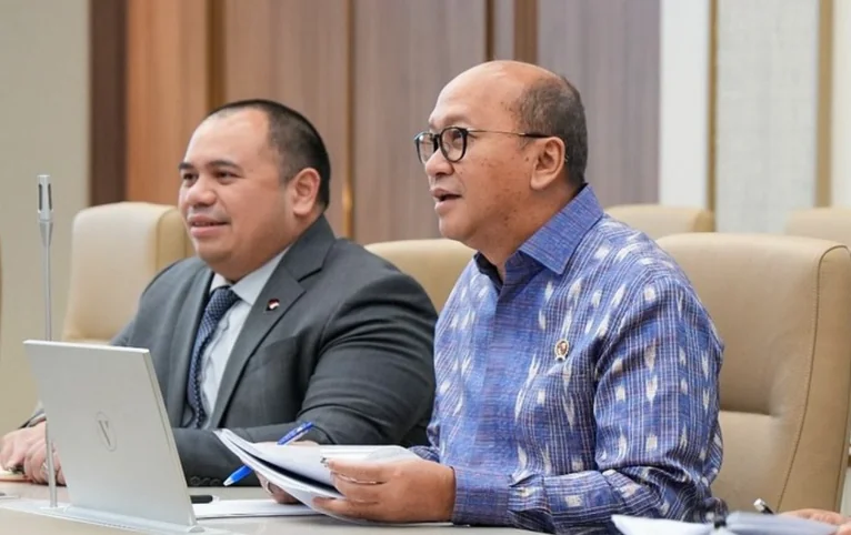 Rosan ungkap strategi capai target investasi Rp2.041 triliun 2026 lewat hilirisasi, OSS, dan perluasan mitra di tengah krisis global. Foto: IG @roesanroeslani