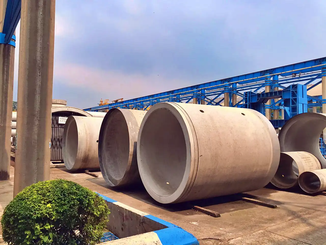 Produk WIKA Beton yang dipakai untuk sanitasi limbah di proyek Jakarta Sewerage Development Project (JSDP) di Pabrik Wika Beton Gunung Putri, Bogor, Jawa Barat. (Foto: Kabarbursa.com/Desty Luthfiani)