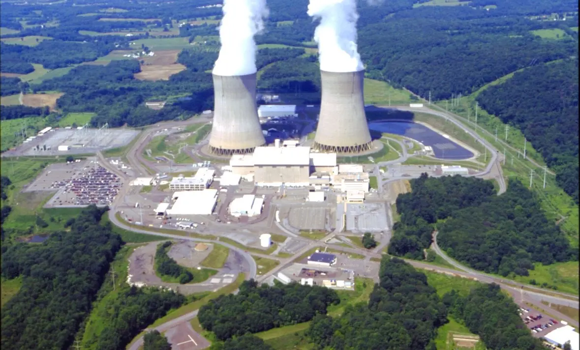 Di balik perkembangan AI, konsumsi energi dan air meningkat tajam. Tanpa regulasi, ekspansi AI berisiko memperburuk krisis lingkungan. Foto: Doc. U.S. Nuclear Regulatory Commission