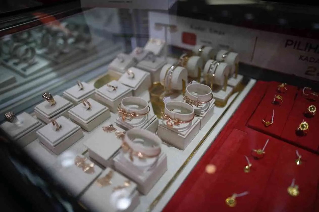 Harga emas spot melonjak 2,4 persen menjadi USD4.667,39 per ons. Ini menjadi level tertinggi sejak 28 April lalu. (Foto: dok KabarBursa)