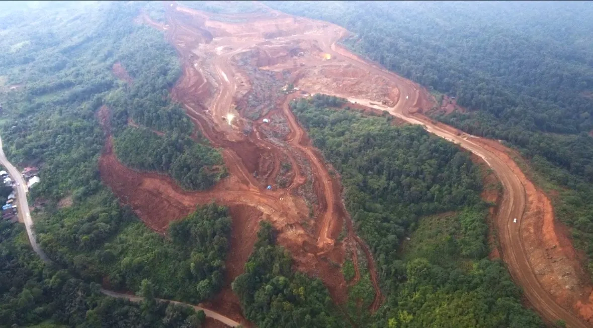 Aktivitas tambang Nikel PT Vale Indonesia di Ferrari Hiels, Luwu Timur, yang mengakibatkan longsor di tahun 2022. Foto: Dok. JKMLT/WALHI Sulsel