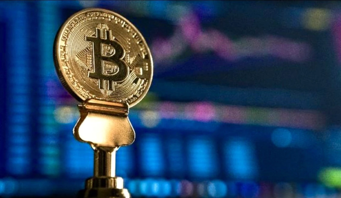 Bitcoin turun sekitar 2,28 persen dalam 24 jam terakhir. (Foto: Unsplash)
