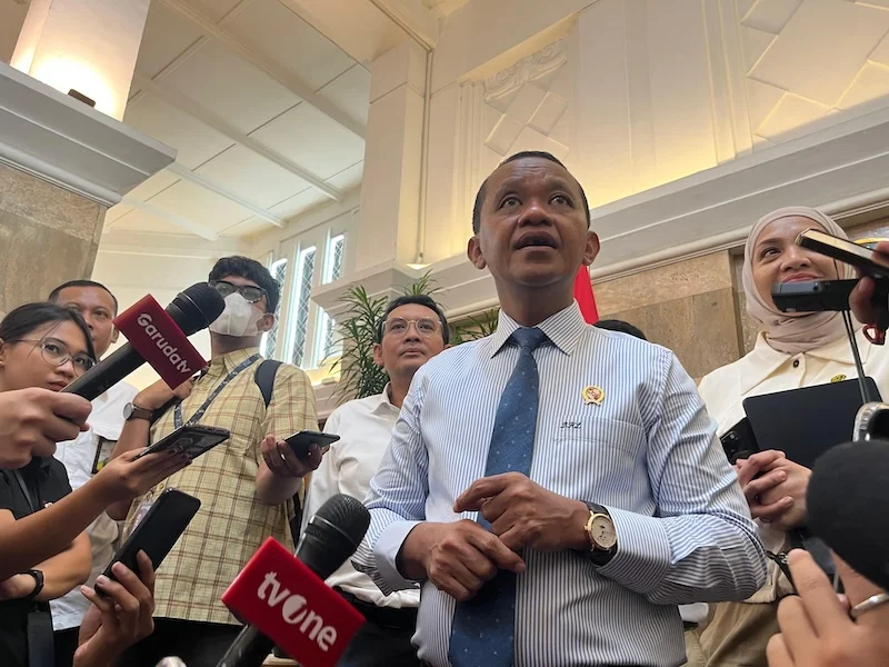 Menteri ESDM, Bahlil Lahadalia, saat mengomentari terkait wacana pembangunan storage hub minyak di kawasan ASEAN. Foto: KabarBursa.com/Gusti.