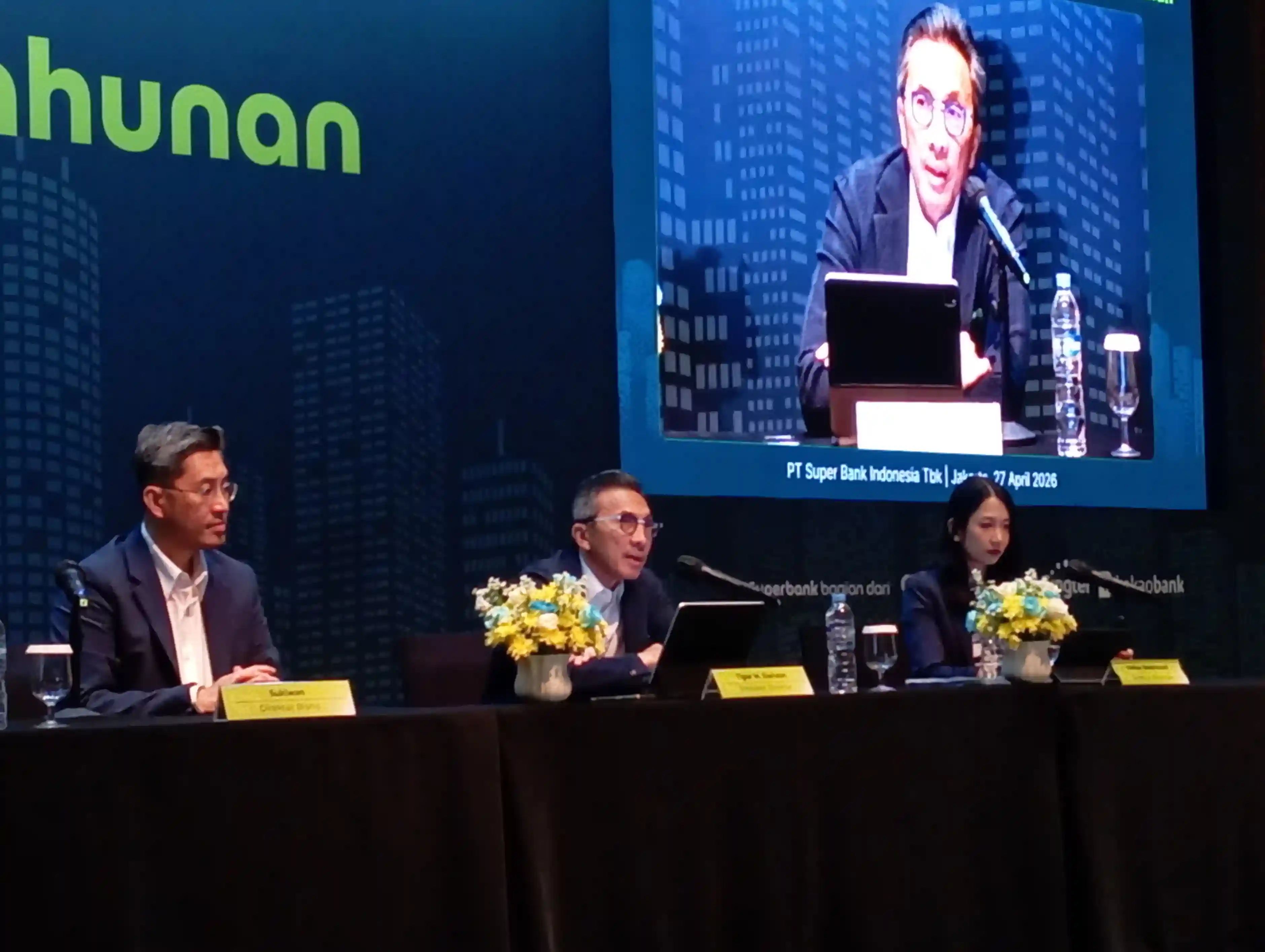 Jajaran direksi Superbank saat melakukan konferensi pers usai Rapat Umum Pemegang Saham Tahunan (RUPST) di Soahana, Jakarta Selatan. (Foto: Desty Luthfiani/KabarBursa.com)