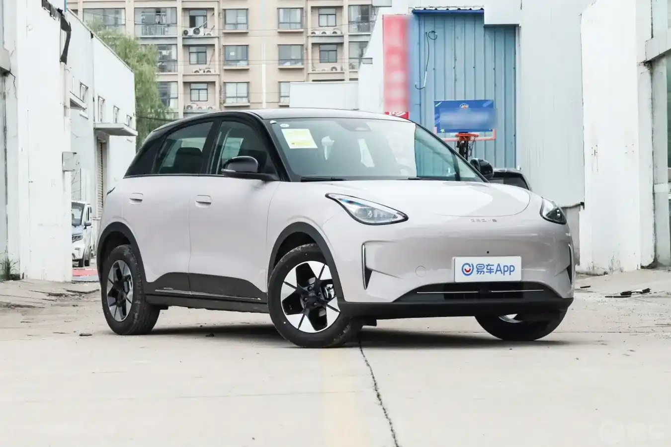 Geely EX2 dapat pembaruan tampilan hingga baterai. Jarak tempuhnya mencapai 460 km dengan pengisian baterai 30-80 persen dalam waktu 21 menit. Foto: Yiche