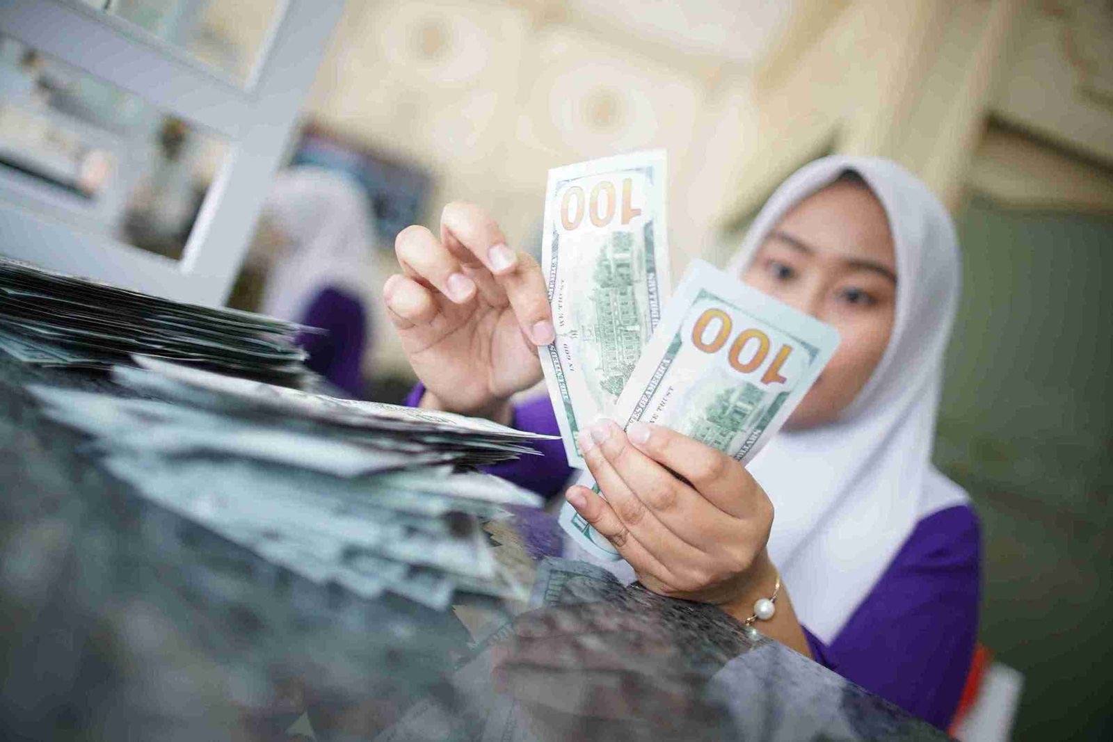 Ilustrasi dolar menguat ke level psikologi 100 di indeks DXY. Foto: dok KabarBursa.com