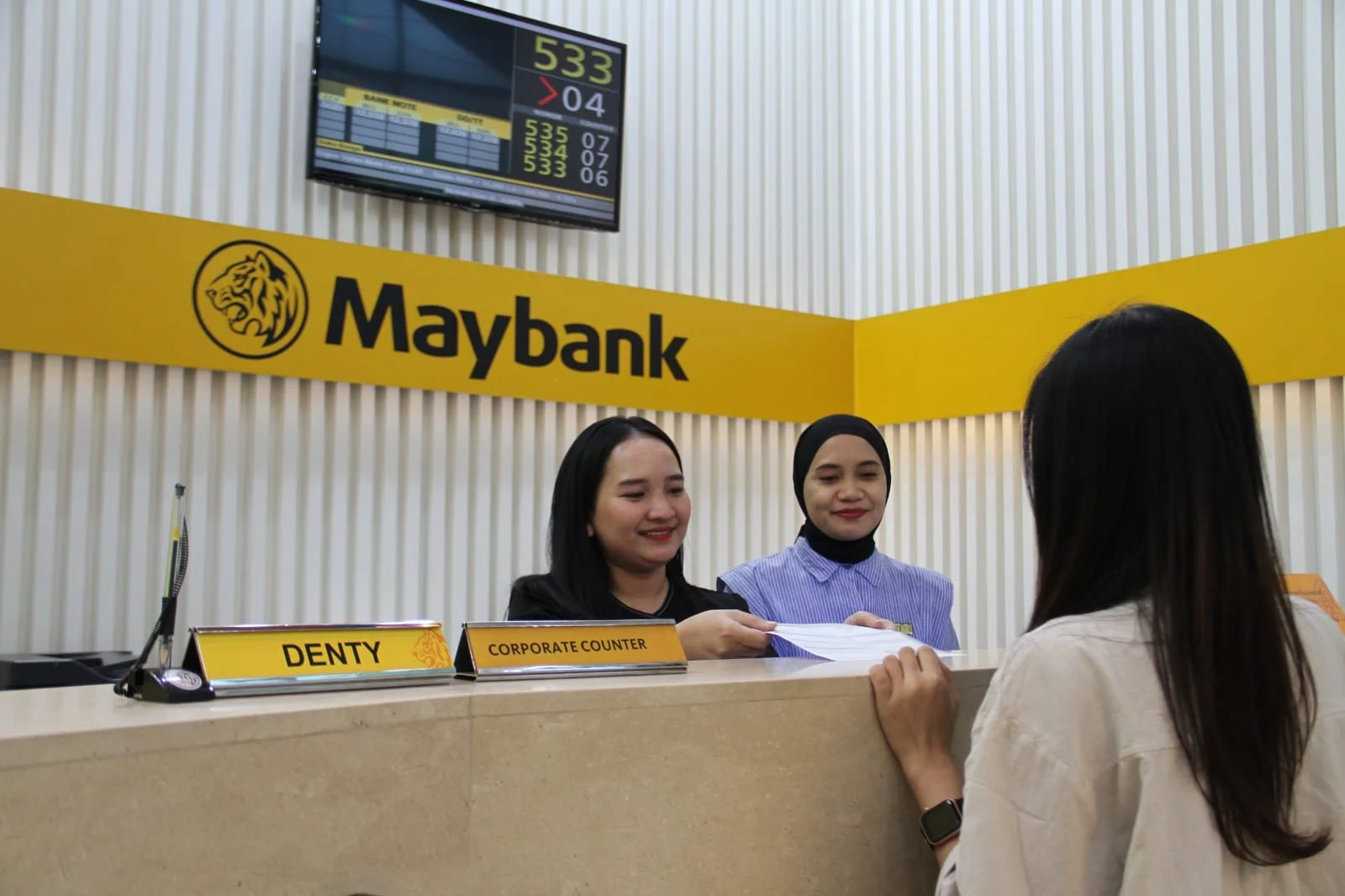 PT Bank Maybank Indonesia Tbk (BNII) berencana mengakuisisi 51 persen saham PT Asuransi Etiqa Internasional Indonesia (AEII).  (Foto: Dok. Maybank Indonesia)