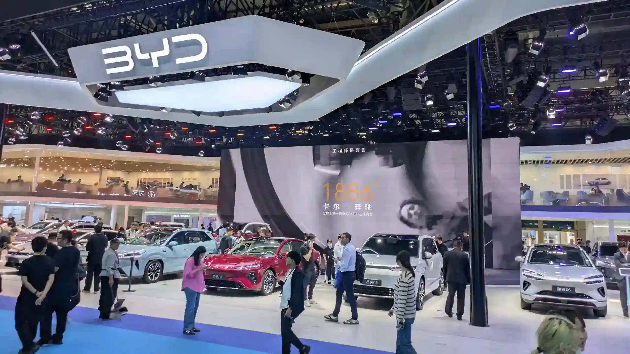 Ilustrasi pasar otomotif China yang mengalami tekanan. Foto: carscoops. 