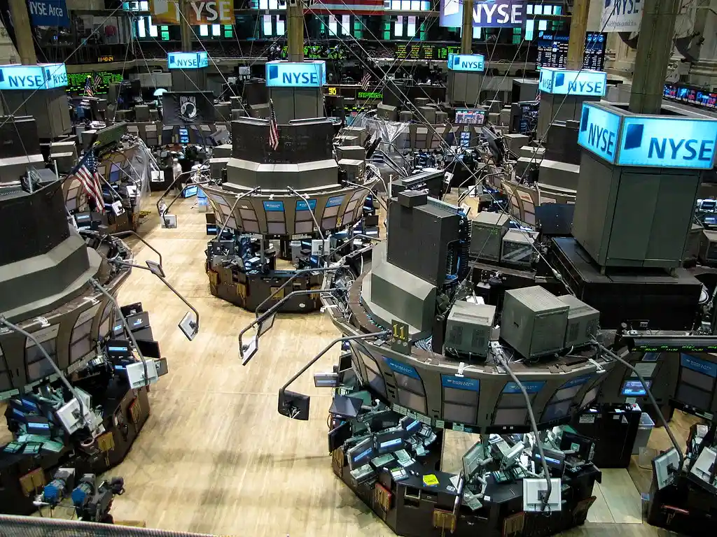 Nasdaq yang selama ini sangat bergantung pada saham teknologi juga ikut melemah 0,24 persen ke posisi 25.297,62. (Foto: KabarBursa)