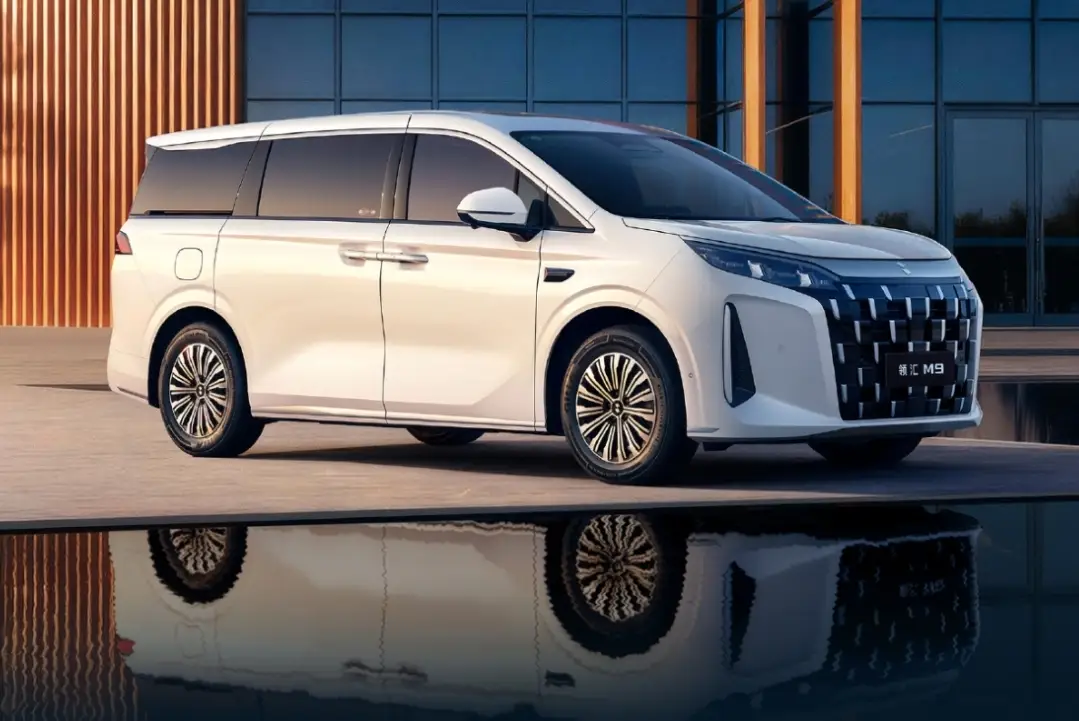 BYD luncurkan MPV hybrid Linghui M9 sebagai kendaraan komersial di sektor transportasi. Harga mulai Rp496 jutaan, jarak tempuh hingga 1.105 km. Foto: BYD