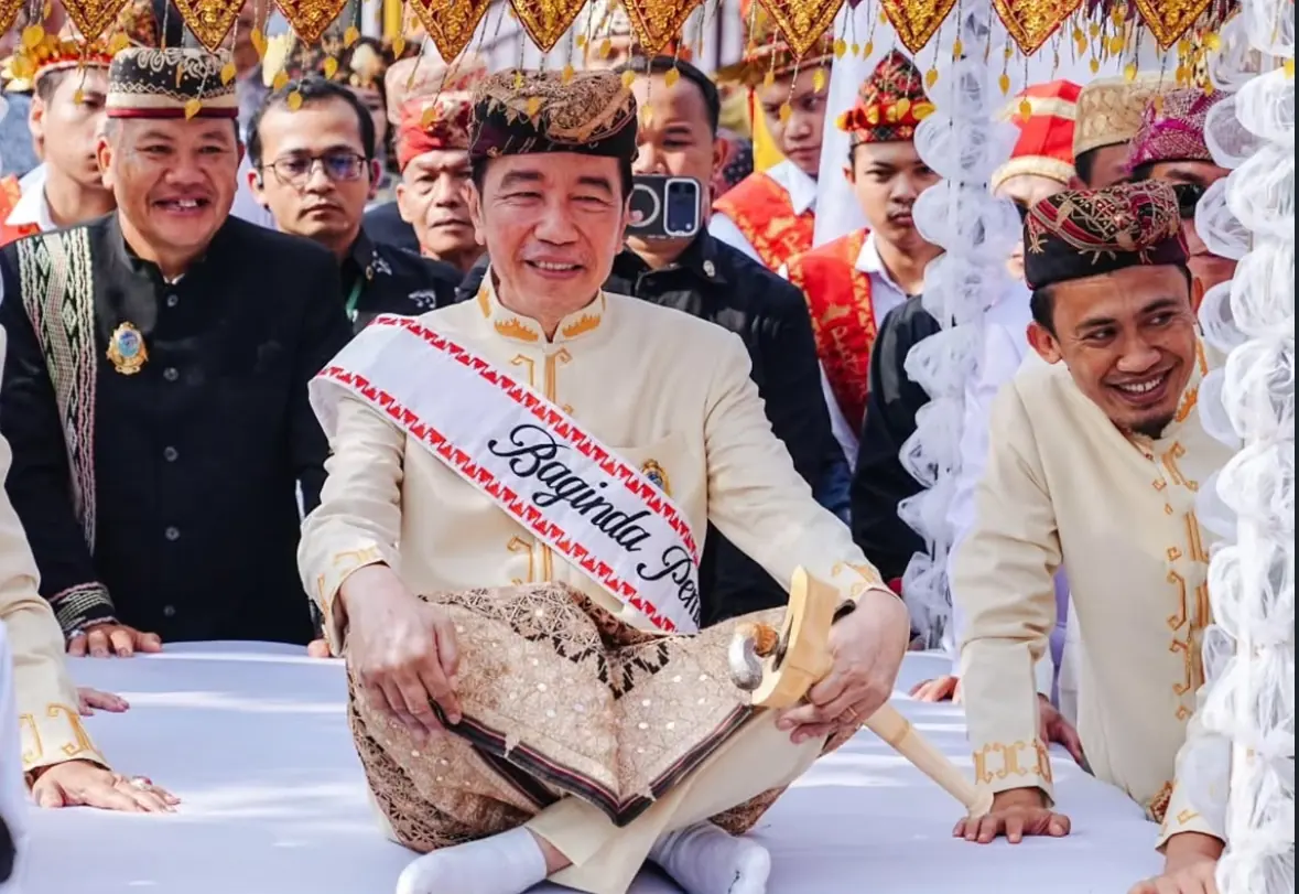 Ekonom Didik J. Rachbini menilai safari politik Jokowi bisa menjadi sentimen negatif bagi dunia usaha dan ekonomi nasional. Foto: Instagram @sigitwid.