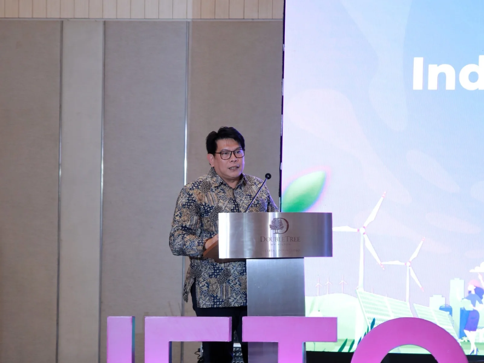 Mandatori B50 resmi dimulai. Di balik target mengurangi impor solar dan memperkuat ketahanan energi, IESR mengingatkan pemerintah agar tidak mengabaikan potensi dampaknya terhadap ekonomi, harga pangan, petani kecil, hingga lingkungan. Simak analisis lengkapnya. Foto: Dok. IESR.