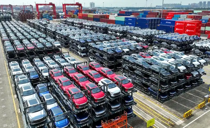 Ilustrasi impor mobil dari China. Foto: CNC.